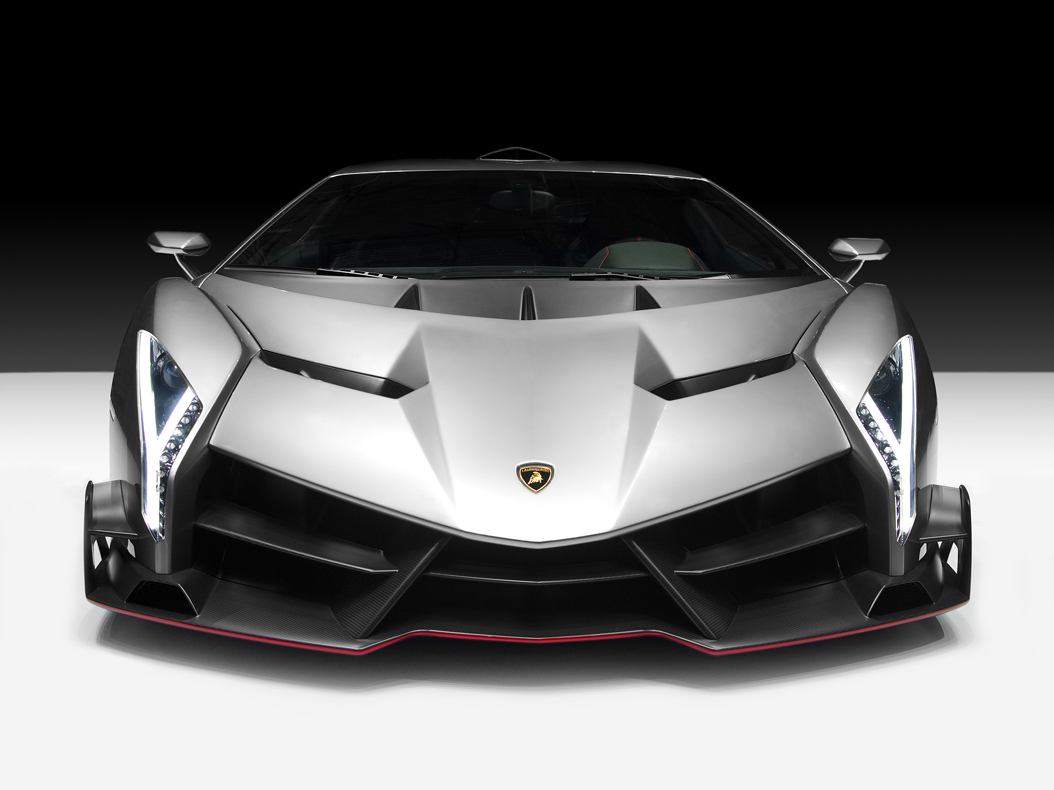 This car, like other Lamborghini models, was given a name chosen to commemorate a famous “corrida” fighting bull. Veneno, in Spanish, means "poison"